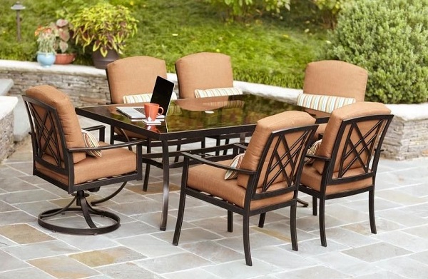 Hampton Bay Cedarvale Dining Set Cushions frome Home Depot
